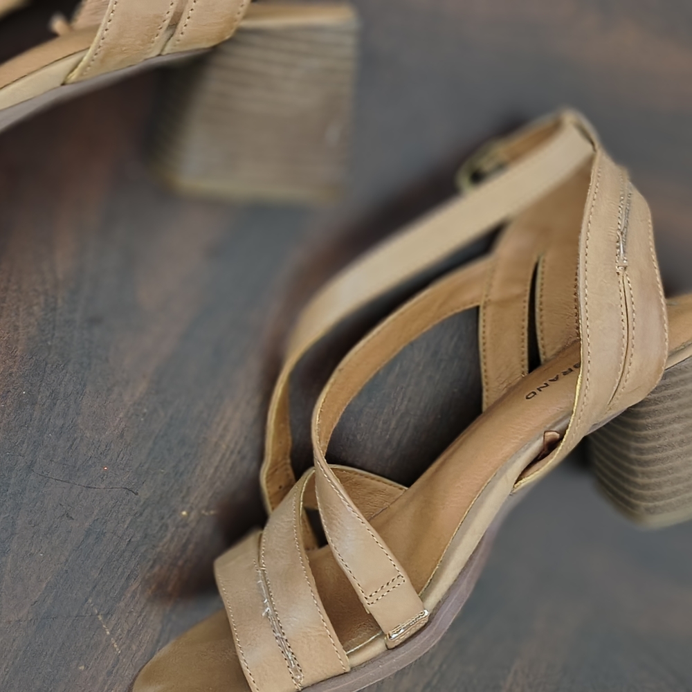 Lucky Brand Women's Tan Leather Strappy Sandals - Picture 3 of 4